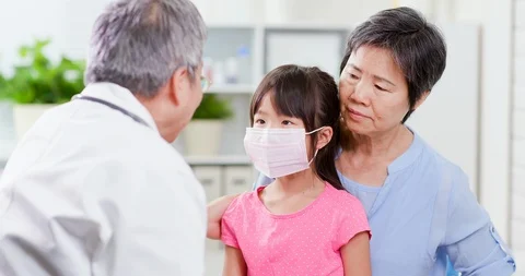 Backview of doctor do explaination Stock Footage 113248195