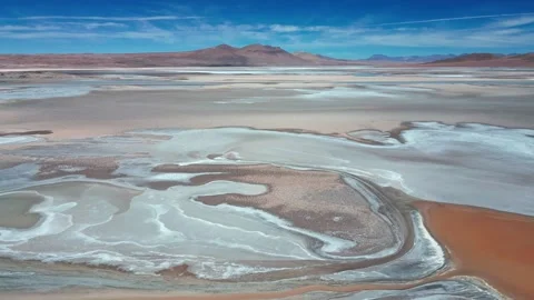 Backward reveal flight over Salar de Quisquiro abstract white salt crust Vidéo 335216844