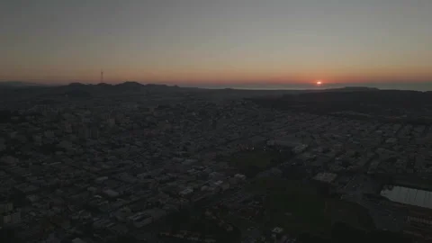 Backward tracking overall sunset view of San Francisco 库存影片 336792712