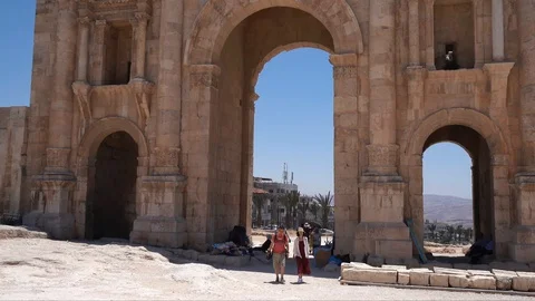 Backwards ancient roman arch desert structure Stock Footage 127840789