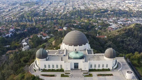 Backwards drone reveal of Griffith Observatory Video stock 128222255