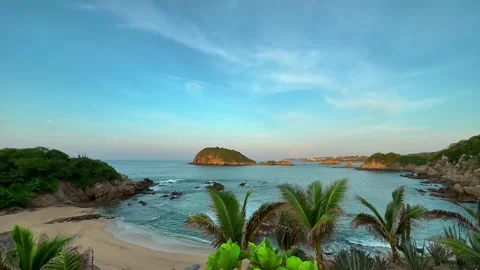Backwards view of paradise beach with lush vegetation. Daylight. Huatulco Vídeo Stock 327448797