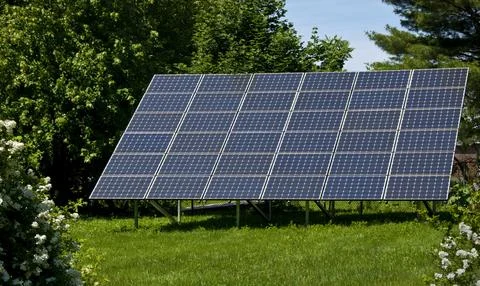 Backyard Solar Panels Generate Electricity Cutting Carbon Foot Print Fotos Stock