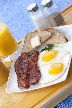 Bacon and egg in bread Foto stock