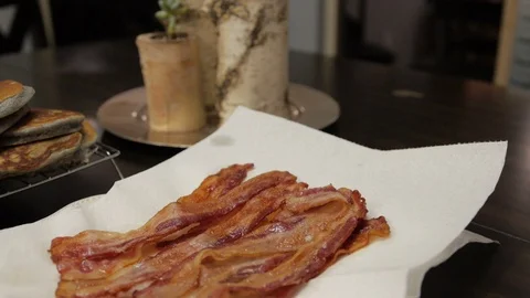 Bacon and pancakes 库存影片 85656044