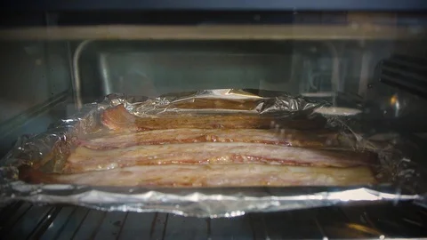 Bacon Cooking 30 Second Time Lapse Stockbeeldmateriaal 86128815