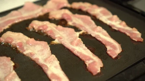 Bacon Cooking On Griddle Видео 84799884