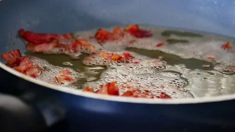 Bacon frying in the pan with the boiling oil make colorful tasty bacon. Vídeos de archivo 79609266