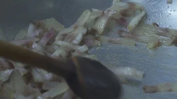 Bacon frying in a pan Video stock 85884650