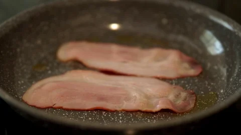 Bacon frying in slow motion Vidéo 108768161
