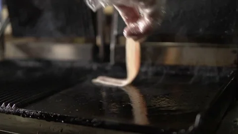 The bacon on the grill Vídeo Stock 85326174