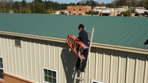 Bad Example of Ladder Safety 库存影片 97809723