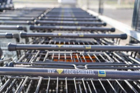 Bad Hersfeld, Germany, 04.29.2026: Empty carts at store entrance, edeka Stockfoto's