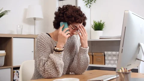 Bad News on the Phone Vidéo 112368565
