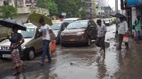 Bad roads in Kolkata Vídeos de archivo 77663024