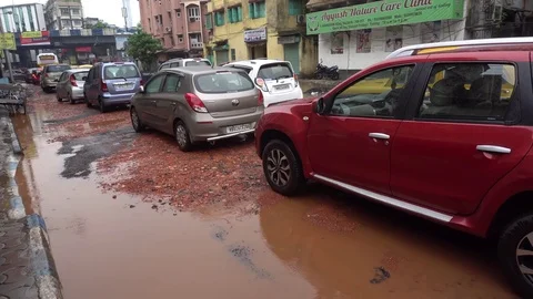 Bad roads in Kolkata Vídeos de archivo 77663788