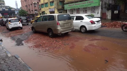 Bad roads in Kolkata Vídeos de archivo 77665333