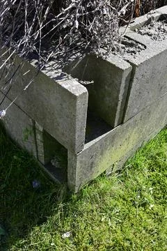 Bad work Concrete Block Wall Corner in Outdoor Setting Foto stock