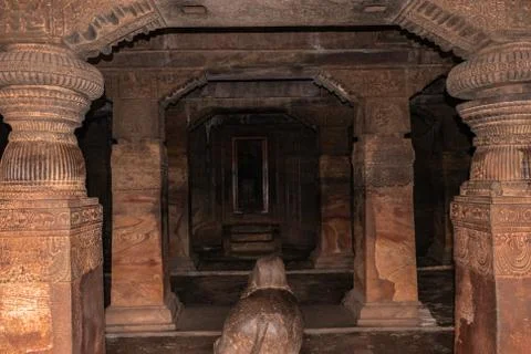 Badami cave temple interior pillars stone art in details 스톡 사진