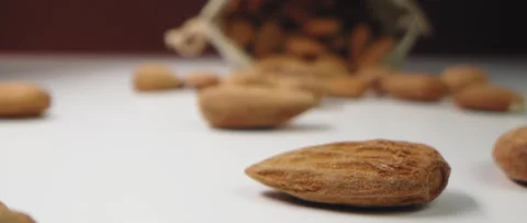 Bag of almonds dropping Vídeos de archivo 279962520
