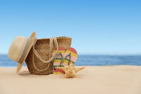 Bag and beach objects on sand near sea, space for text Stock-Fotos