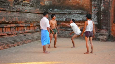 Bagan, myanmar - circa jan 2014: people play the traditional burmese game chi 库存影片 40881893