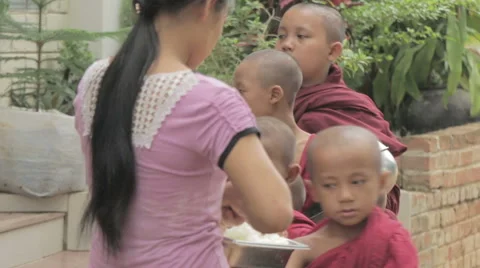 BAGAN, MYANMAR, July 4, 2016: Young novice buddhist monks collecting alms 스톡 동영상 65217530