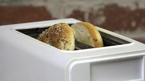 Bagel ejecting from toaster 動画素材 63053680
