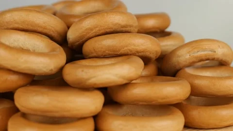 Bagels spin in a circle 스톡 동영상 186943764