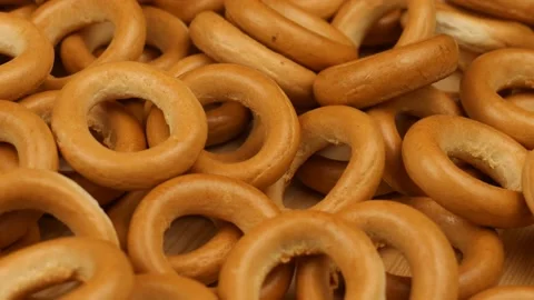 Bagels spin in a circle 스톡 동영상 186943776