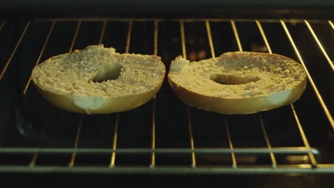Bagels toasting quickly Stock Footage 266569040