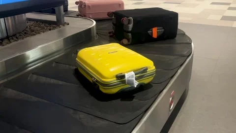 Baggage carousel at the airport Stockbeeldmateriaal 332751117