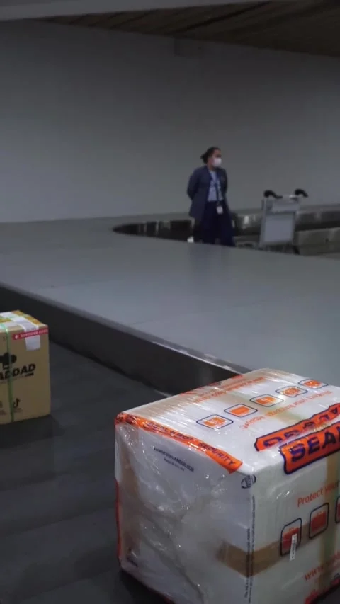 Baggage claim conveyor Stock Footage 320209339