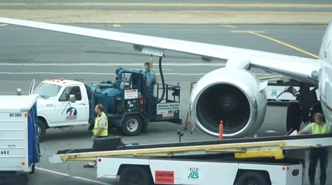 Baggage loading in airplane Video stock 8687774