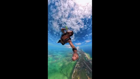 The Bahamas: Skydiver performs mid-air pose after helicopter moment in Fr... 스톡 동영상 336573300