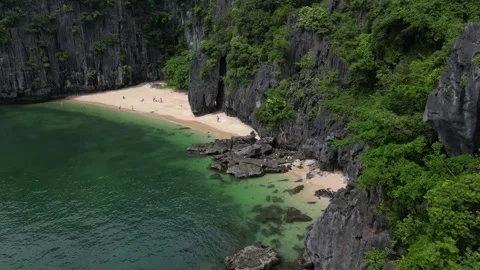 Bai Tu long bay beach, 4k aerial footage Stockbeeldmateriaal 287433684