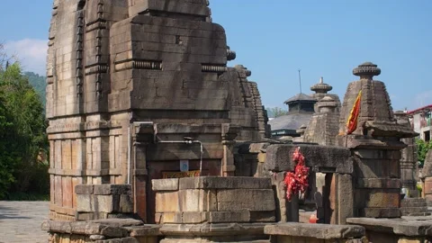 Baijnath Temple complex is located in the eastern part of the Baijnath town  Vídeo Stock 291057343