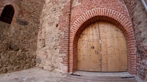 Bailey, yard, door, pan, Stock Footage 47016735