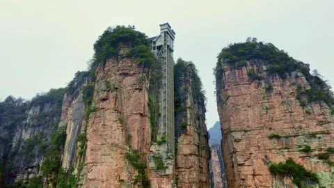 Bailong Elevator exterior view on sandstone cliff in China 스톡 동영상 346114973