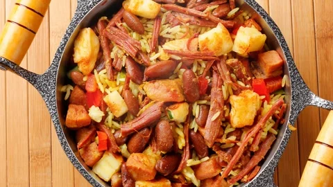 Baio de Dois in a rustic pot, a typical dish of Brazilian northeastern 스톡 동영상 334354370