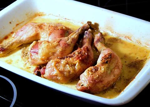 Bake chicken leg. Stockfoto's