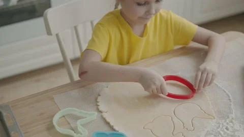 Bake easter cookies Stock Footage 148280741