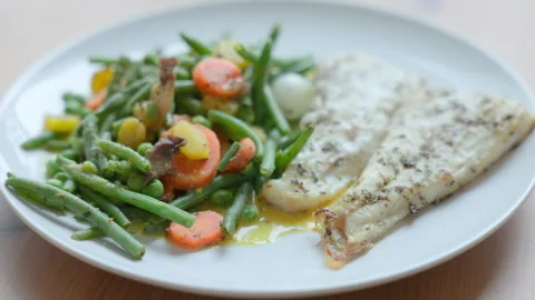 Baked Cod Fish Fillet Served with Steamed Green Vegetables 스톡 동영상 322016285