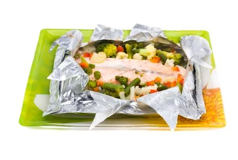 Baked Fillet of Fish in Foil with Vegetables Stock-Fotos