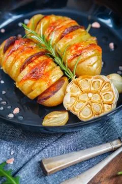 Baked hasselback potatoes. Fotos Stock