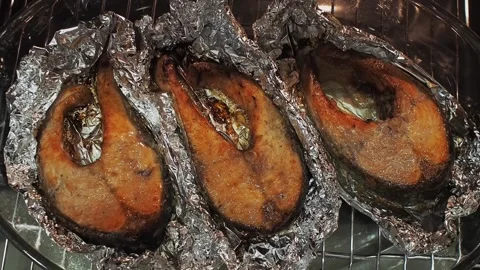Baked red fish steaks in foil Stock Footage 307384048