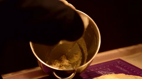 Baker clean dishes Vídeos de archivo 59577819