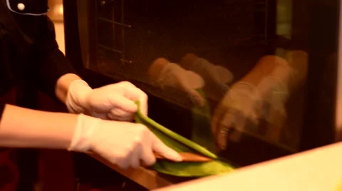 Baker cleaning electric oven Vídeos de archivo 59579578