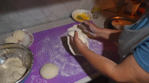 Baker kneading dough on kitchen counter 库存影片 301401699