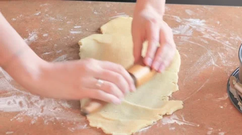Baker kneading dough with rolling pin on table Stockbeeldmateriaal 68685893